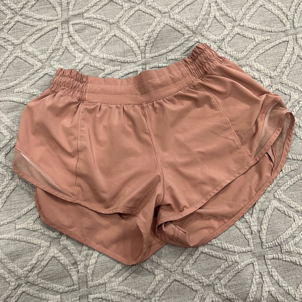 LULULEMON HOTTY HOT SHORT LOW RISE 2.5 INSEAM